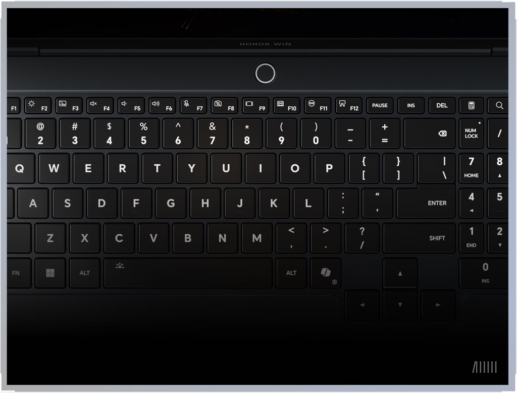 Teclado completo con bloque numérico del HONOR WIN H7 2026